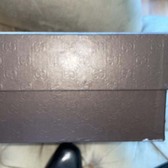 Authentic Gucci shoes - Picture 13 of 16